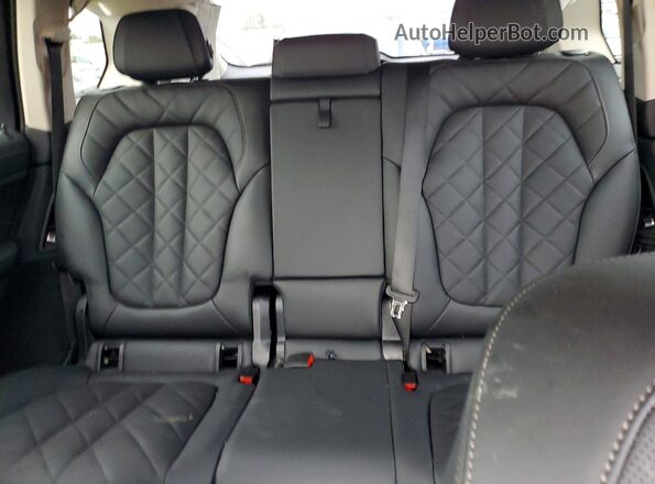5UX23EM07S9Z37299 2025 BMW X7 Black Widok tylnych siedzeń