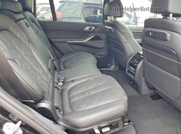 5UX23EM07S9Z37299 2025 BMW X7 Black Widok wnętrza z tyłu