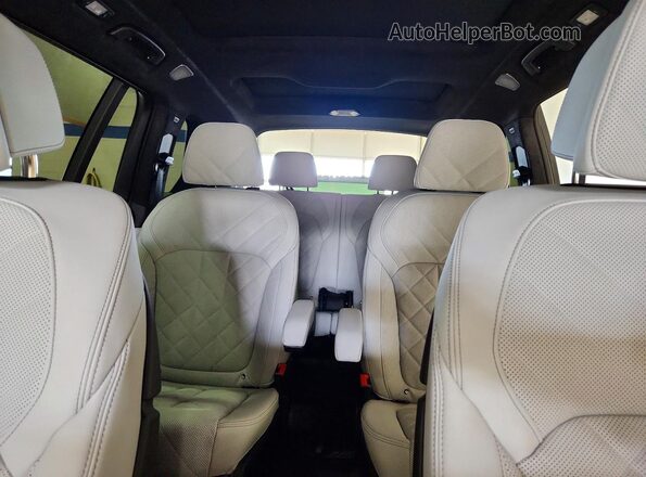 5UX23EM07S9Z89841 2025 BMW X7 Серебряный Вид задних сидений