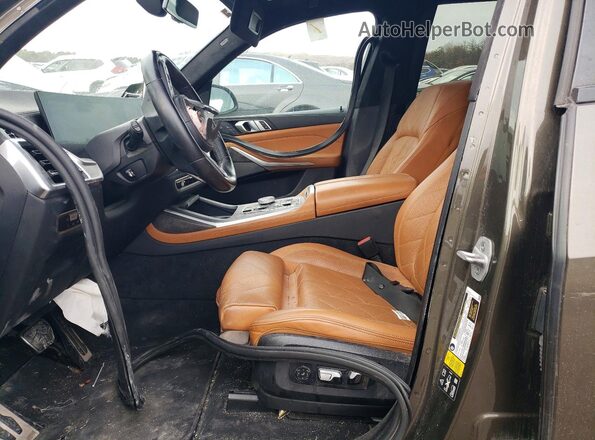 5UX23EM08P9P97044 2023 BMW X7 Brown წინა სალონის ხედი