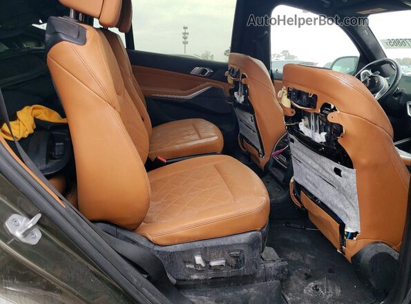 5UX23EM08P9P97044 2023 BMW X7 Brown უკანა სალონის ხედი