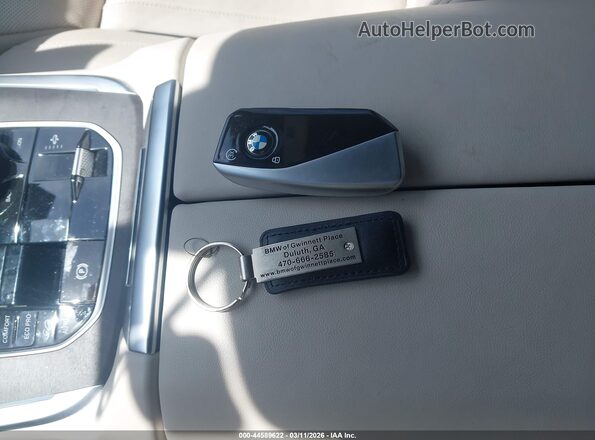 5UX23EM08R9T89565 2024 BMW X7 White 