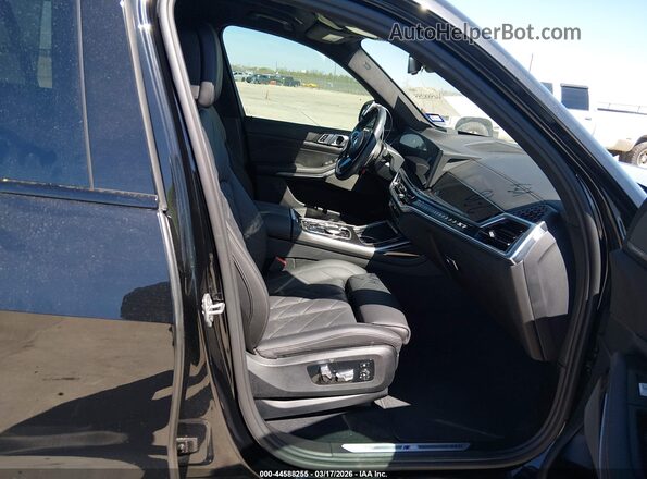5UX23EM0XP9R36218 2023 BMW X7 Black Widok wnętrza z przodu