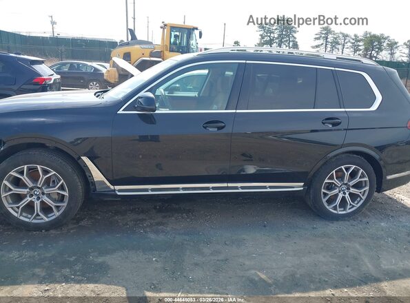 5UX23EM0XS9X84580 2025 BMW X7 Black Панорамний вид салону 360°