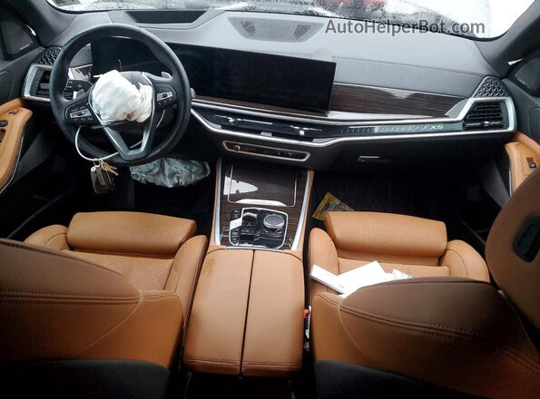 5UX23EU00S9W29598 2025 BMW X5 Gray Vista del salpicadero