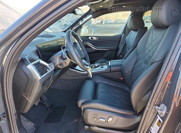 5UX23EU02T9165750 2026 BMW X5 Gray Widok wnętrza z przodu