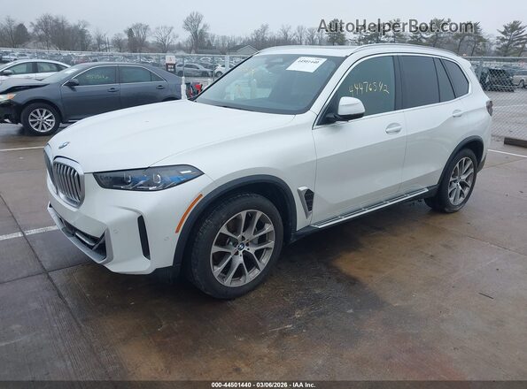 5UX23EU05R9W11205 2024 BMW X5 White Przód lewy