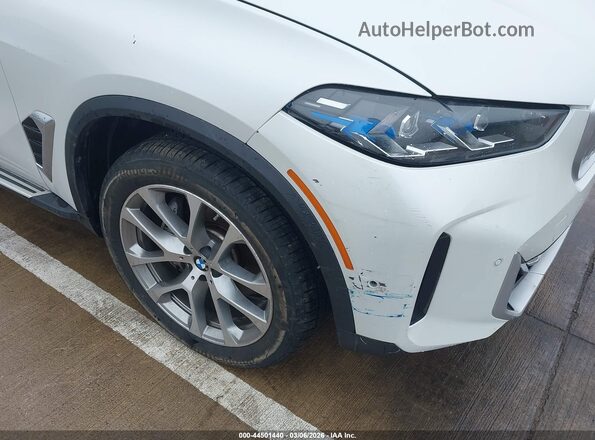 5UX23EU05R9W11205 2024 BMW X5 White Widok z przodu