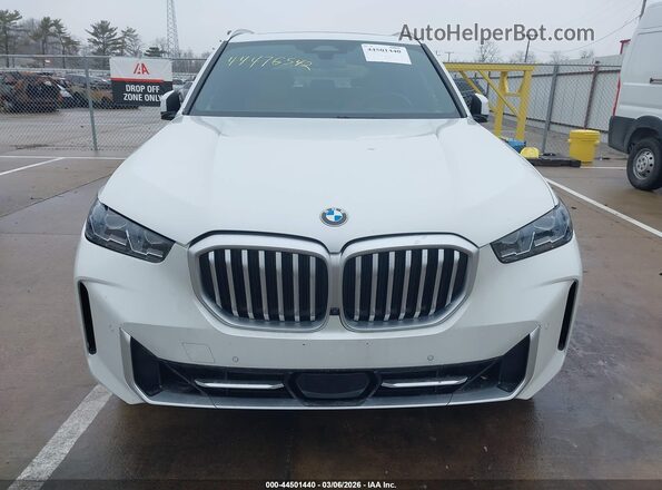 5UX23EU05R9W11205 2024 BMW X5 White Widok deski rozdzielczej