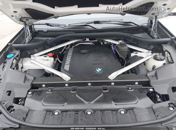 5UX23EU05R9W11205 2024 BMW X5 White Widok z tyłu