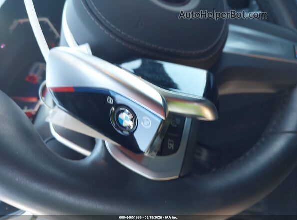 5UX23EU09R9S34412 2024 BMW X5 Gray Vista del salpicadero