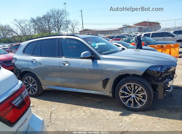 5UX23EU09R9S34412 2024 BMW X5 Gray Vista interior trasera