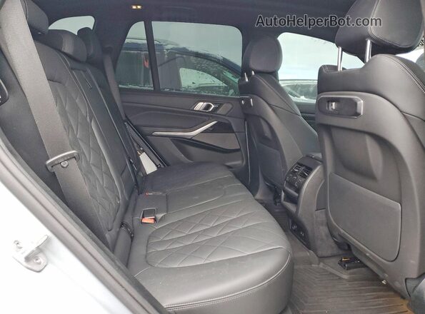 5UX23EU0XR9V97043 2024 BMW X5 Blue უკანა სალონის ხედი