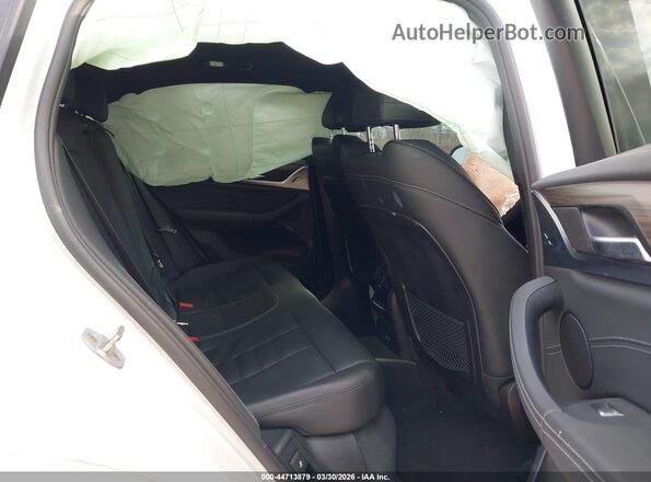 5UX2V1C06M9F26017 2021 BMW X4 White VIN կոդի պիտակի տեսք