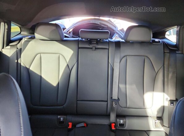 5UX2V5C03L9B17804 2020 BMW X4 Silver Widok tylnych siedzeń