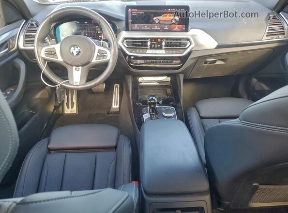 5UX33DT07P9T01831 2023 BMW X4 Gray Vista del salpicadero