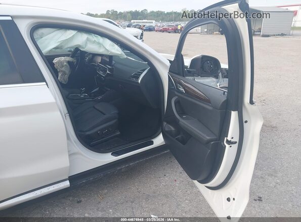 5UX33DT0XR9X21070 2024 BMW X4 Белый Вид салона спереди