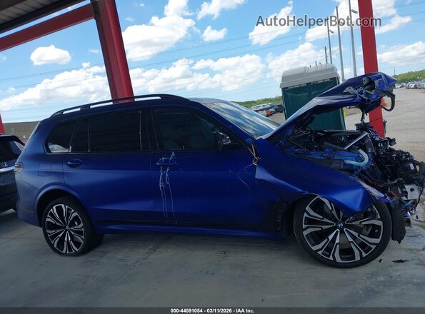 5UX33EM05R9V05616 2024 BMW X7 Blue Панорамний вид салону 360°