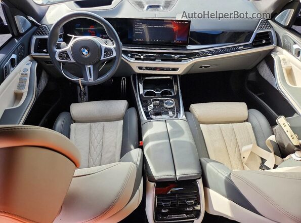 5UX33EM05S9Z32008 2025 BMW X7 Black Вид панелі приладів
