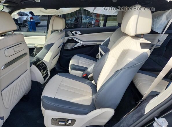 5UX33EM05S9Z32008 2025 BMW X7 Black Вид задньої частини салону