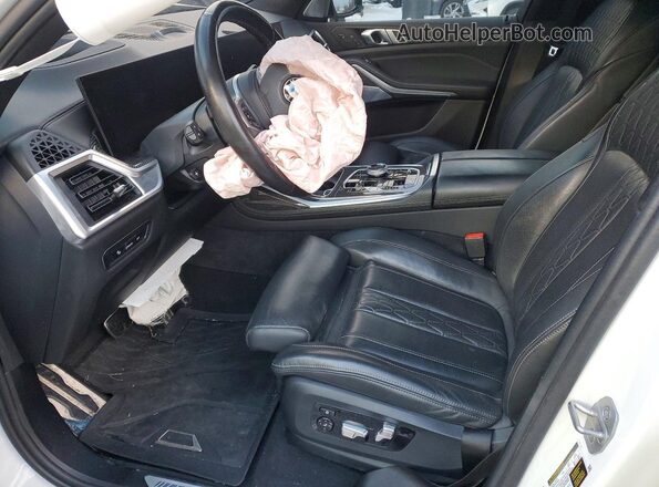 5UX33EM07R9V54865 2024 BMW X7 White 