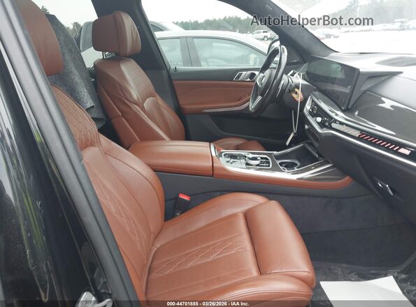 5UX33EM09R9T70625 2024 BMW X7 Black Front interior view