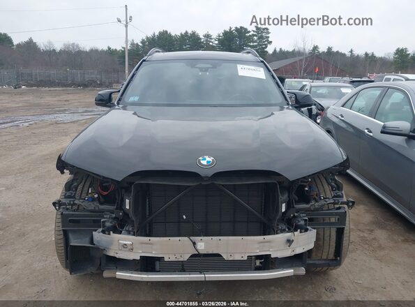 5UX33EM09R9T70625 2024 BMW X7 Black Rear interior view