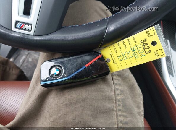 5UX33EM09R9T70625 2024 BMW X7 Black Dashboard view