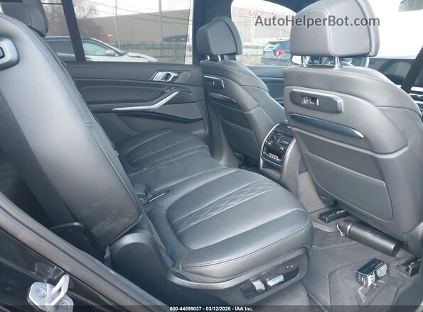 5UX33EM0XS9W22906 2025 BMW X7 Black Vista de la etiqueta del VIN