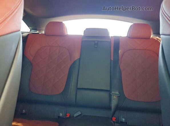 5UX33EX01S9Z96851 2025 BMW X6 White უკანა სავარძლების ხედი