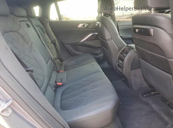 5UX33EX04S9X32183 2025 BMW X6 Gray Vista interior trasera