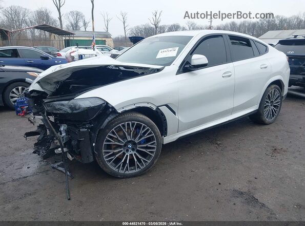 5UX33EX08S9006214 2025 BMW X6 White Vista tres cuartos delantera izquierda