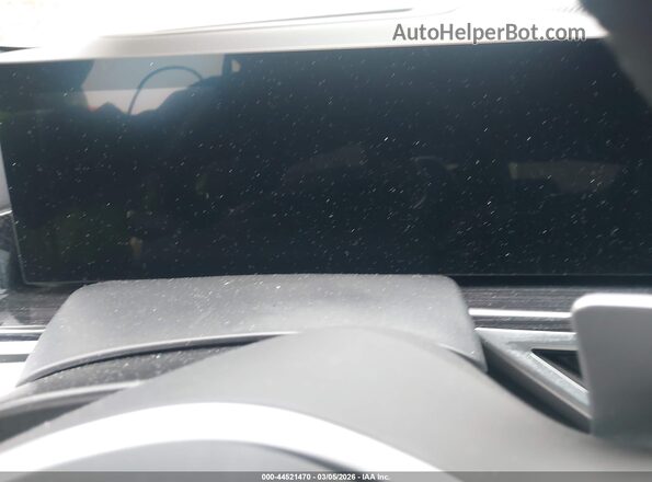 5UX33EX08S9006214 2025 BMW X6 White Vista de los asientos traseros