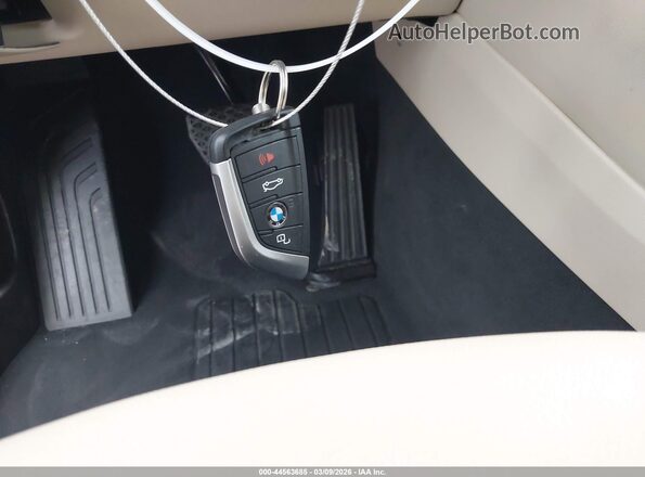 5UX43DP02N9N06274 2022 BMW X3 White Vista del salpicadero