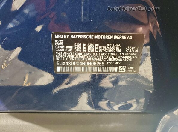 5UX43DP04N9N06258 2022 BMW X3 Blue Vista del compartimento del motor