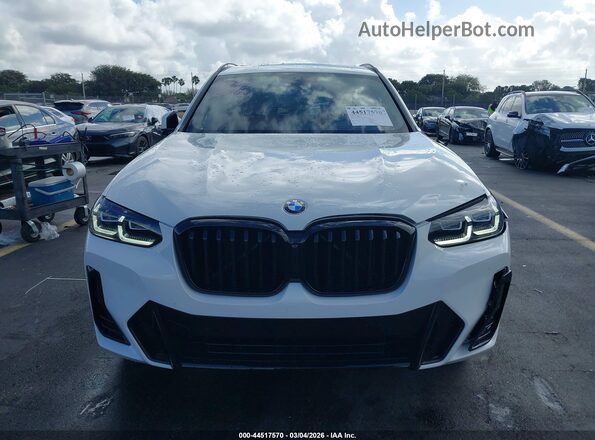 5UX43DP05R9V81640 2024 BMW X3 White Rear interior view
