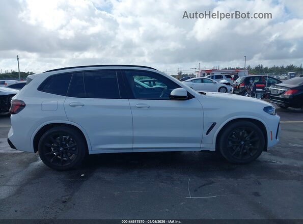 5UX43DP05R9V81640 2024 BMW X3 White 360 interior view