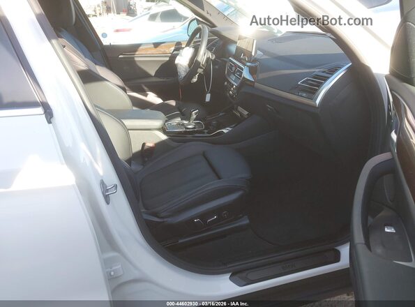 5UX43DP0XR9U43771 2024 BMW X3 White Вид салону спереду