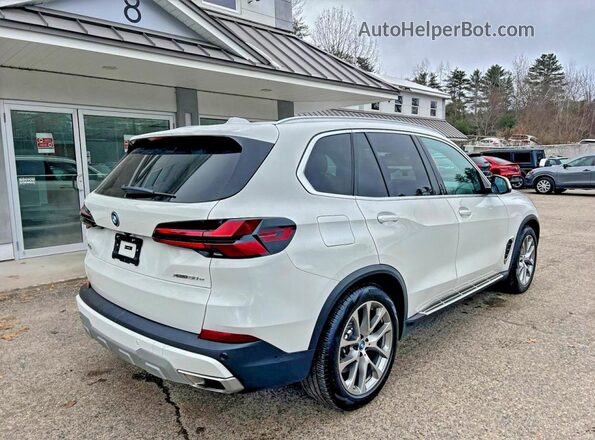 5UX43EU00S9Y02982 2025 BMW X5 White Front view