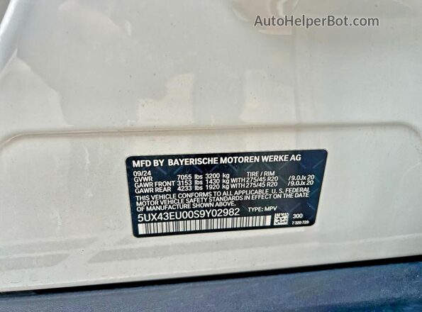 5UX43EU00S9Y02982 2025 BMW X5 White Rear interior view