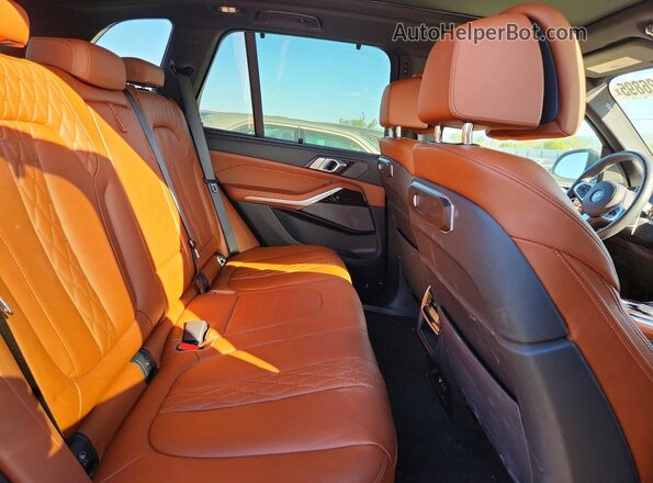 5UX43EU00S9Z97286 2025 BMW X5 Green Vista interior trasera