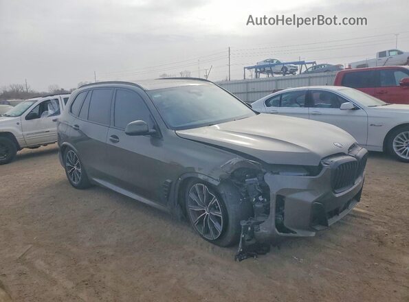 5UX43EU06T9039013 2026 BMW X5 Gray Front right
