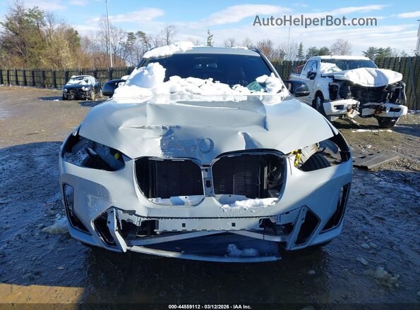 5UX83DP05P9T22516 2023 BMW X3 Light Blue Widok wnętrza z tyłu