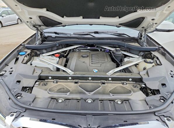 5UXCR4C06M9F92397 2021 BMW X5 White Engine compartment view