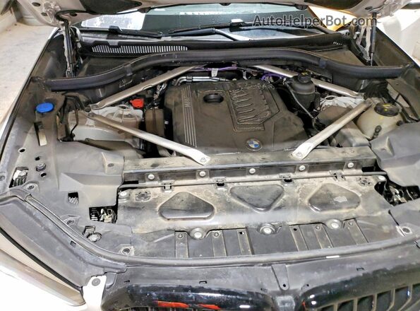 5UXCR6C01N9K38474 2022 BMW X5 White Widok komory silnika