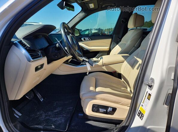 5UXCR6C01N9K65528 2022 BMW X5 White Вид салону спереду