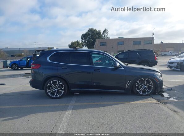 5UXCR6C09L9B79996 2020 BMW X5 Blue Вид задньої частини салону