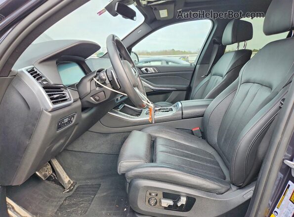 5UXCR6C0XM9D80260 2021 BMW X5 Gray Vista interior delantera