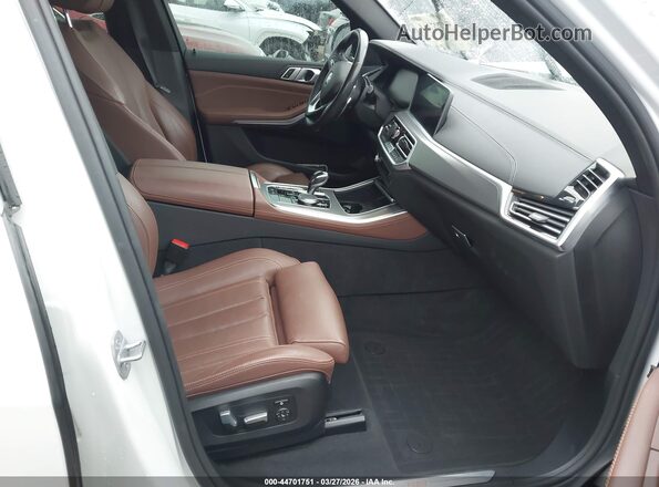 5UXCR6C51KLL25320 2019 BMW X5 White Front interior view