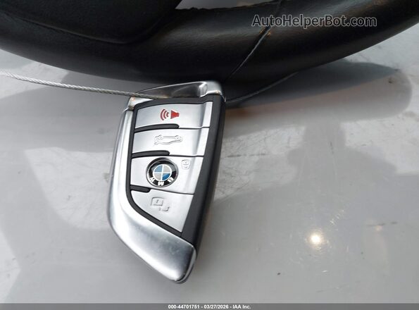 5UXCR6C51KLL25320 2019 BMW X5 White Dashboard view